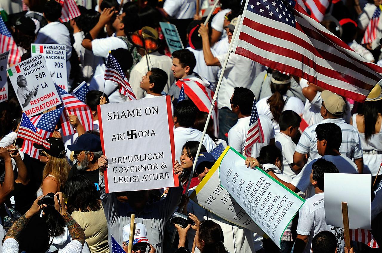 *几亿支枪在手，美国人造反为何比登天还难？看看英国和美国历史，你会发现一个惊人规