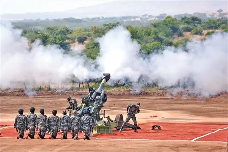 印度陆军花重金从美国引进了145门M777，而巴基斯坦却从中国买了200多门SH