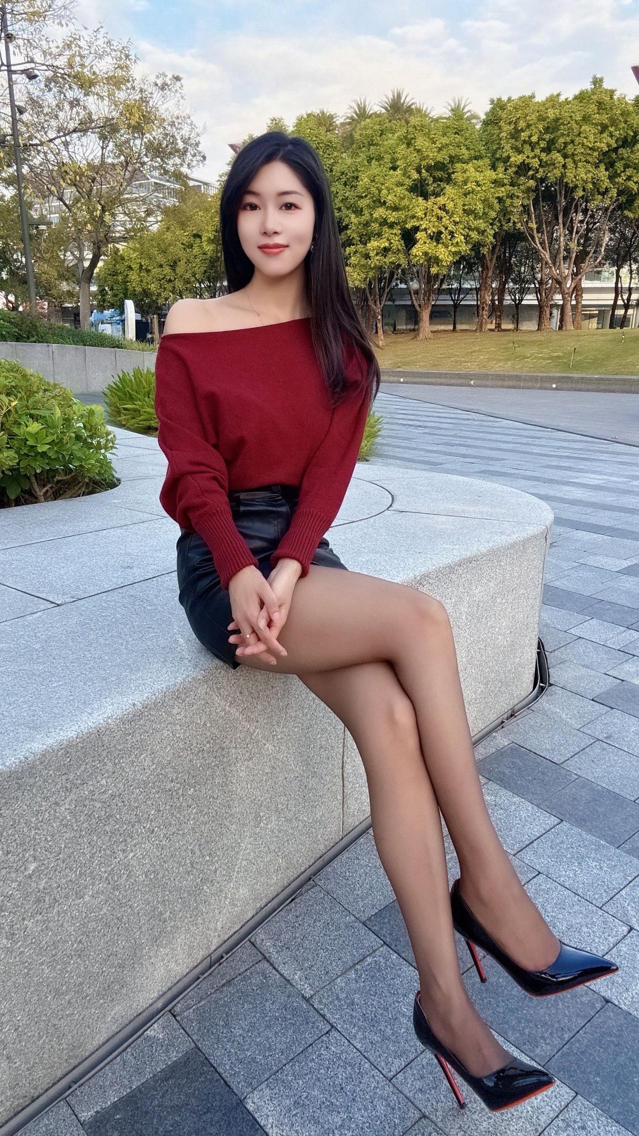 照顾好自己，世界才会属于你。风雨由天，快乐由己，在岁月的长河里，不等承诺，只愿与