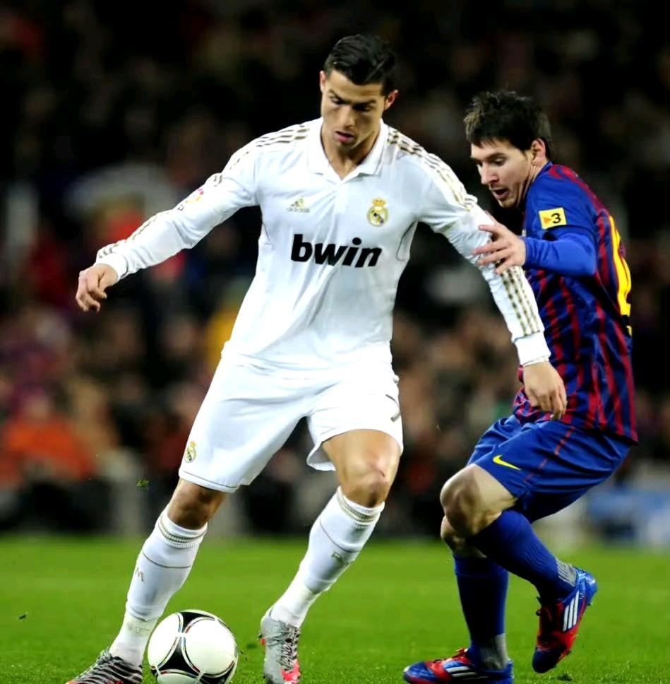 既然梅西的价值远高于C罗，为什么C罗总能天价转会，而梅西却是0转会费？1、梅西