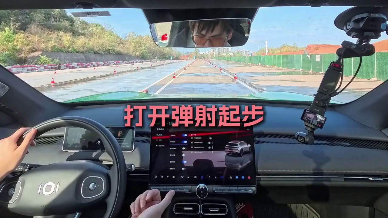 无图漫游还看得懂灯语？长安启源Q06的智驾太逆天了