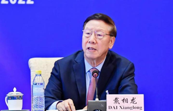 2020年，原中国人民银行行长戴相龙提议：“将贪官全部财产划入养老储备基金，以减