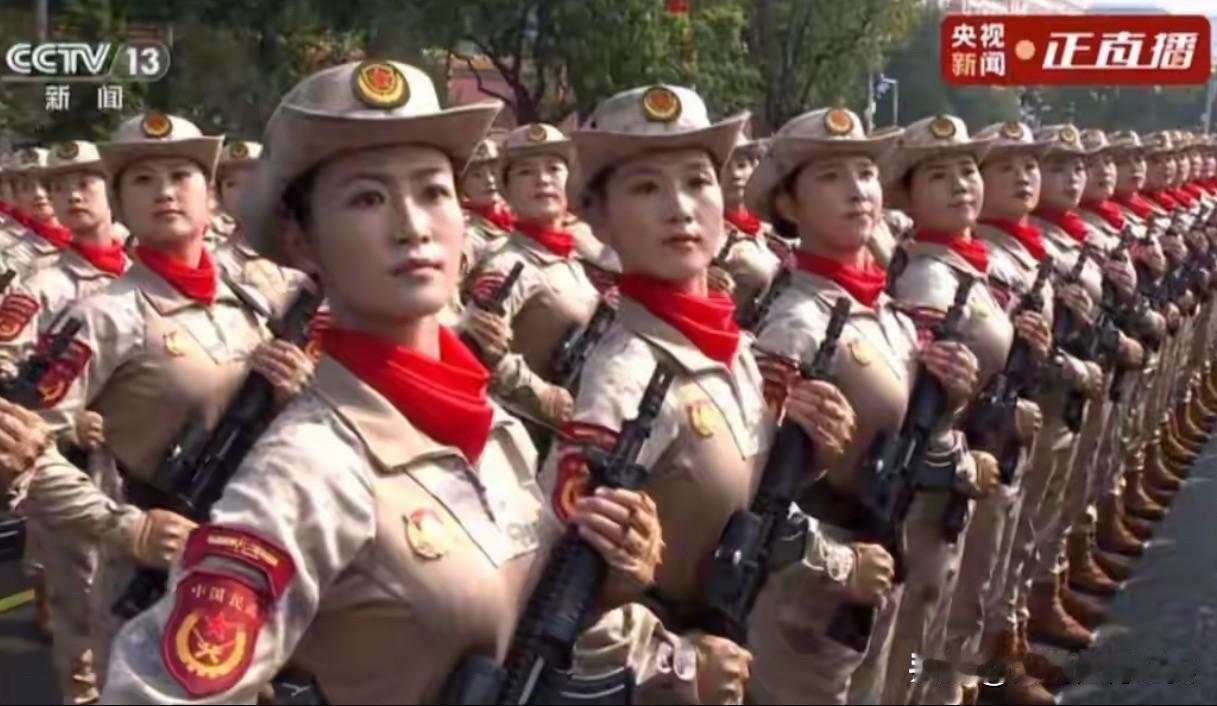 🇨🇳女兵方阵杀疯了！裤装照样燃炸全场，热血混着热泪，听国歌起goosebu