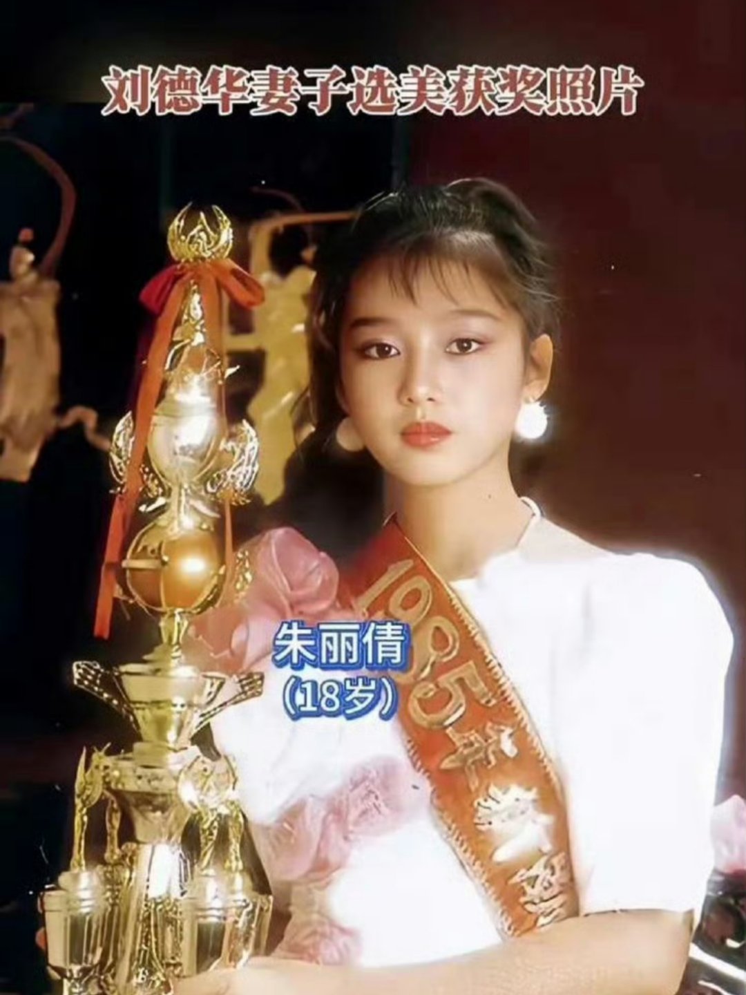 刘德华妻子60岁状态刘德华老婆朱丽倩在香港超市购物被网友发现。天王嫂身穿白色上