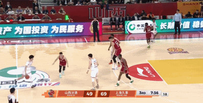 这个镜头真的笑死……“走开别挡道……”