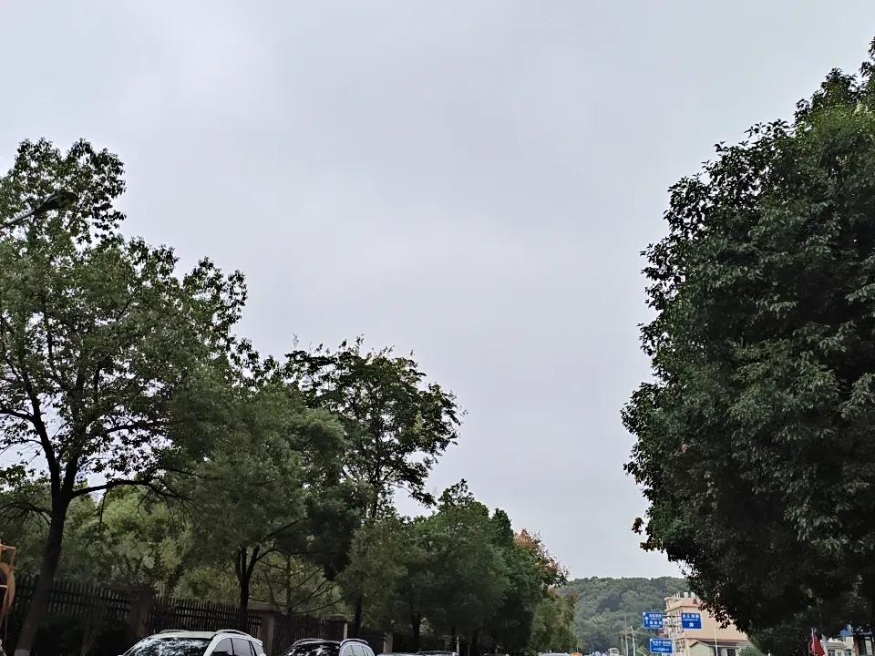 长沙将迎“断崖式”降温12℃湿冷周末来袭长沙市气象台最新预报显示，本周长