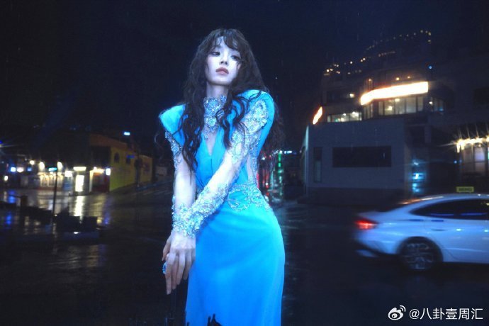 花间缓步闲聊，默契藏在细节里，清新治愈的少年少女氛围感，浪漫温柔让人赏心悦目田曦