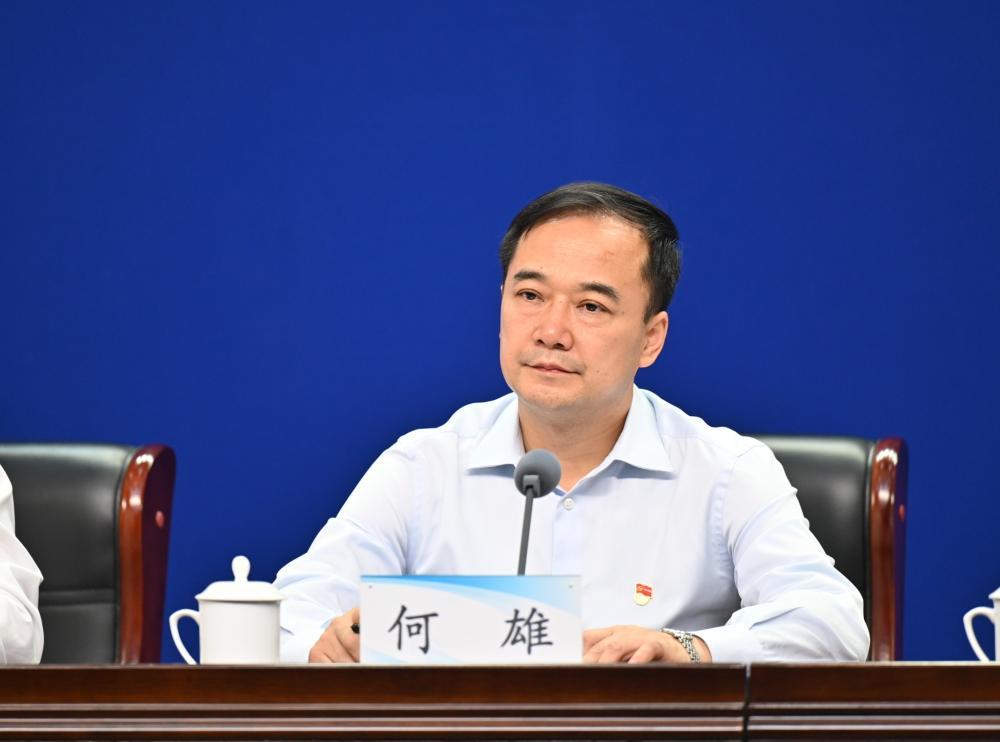 河南省政府副秘书长、办公厅主任何雄被查, 曾任郑州市市长