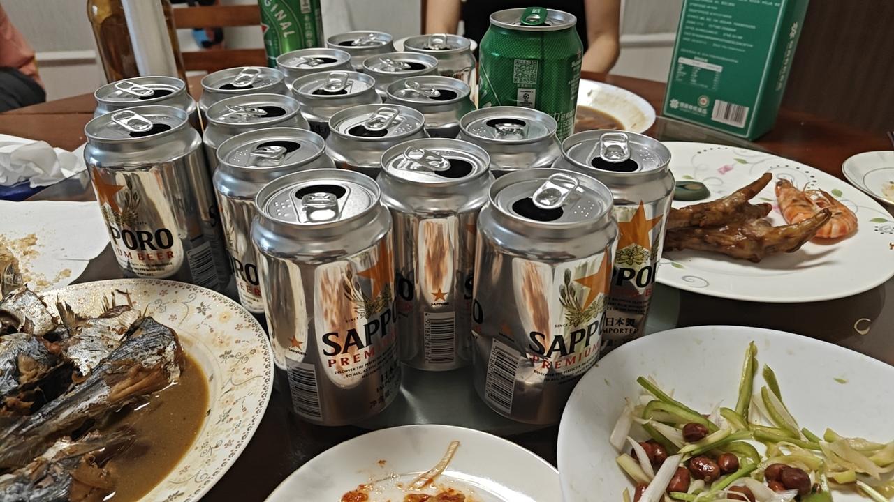 俩邻居喝酒，一个喝成大面积脑梗死。老卢头跟老夏头都是黑龙江来鲅鱼圈旅居养老的
