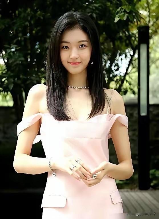 开拍两个月，《正午阳光》把孙千换掉了，女一号没了。具体原因没公开，但圈里传得难听