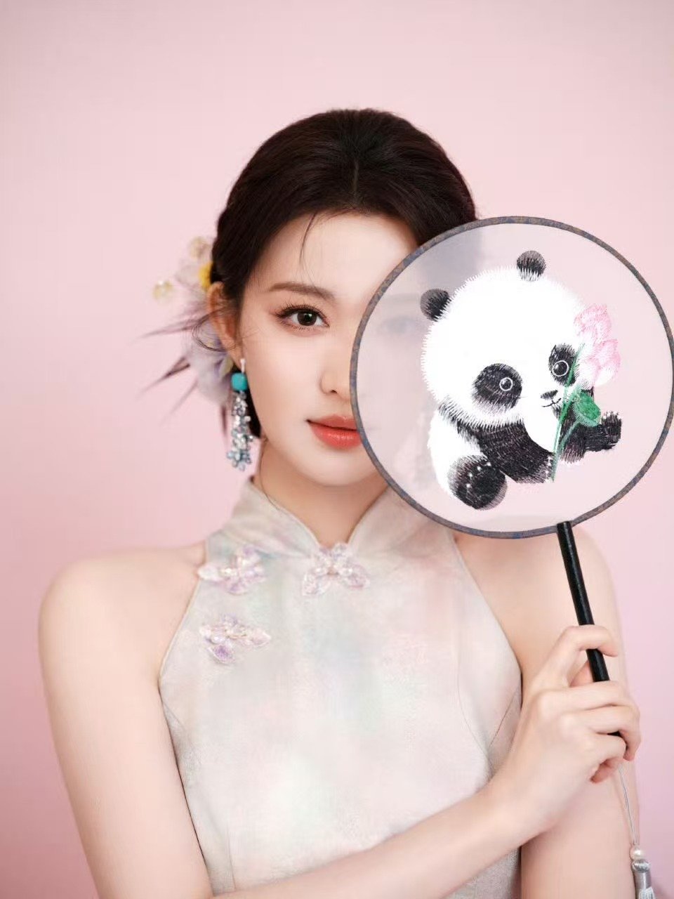 王楚然中式美学格调王楚然熊猫扇子王楚然也太美了王楚然