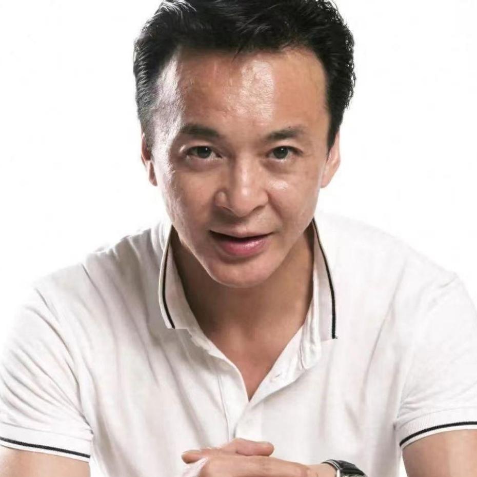 57岁戏骨演遍经典配角，北漂30年仍租房，活成娱乐圈清流谁看过《主角》里无