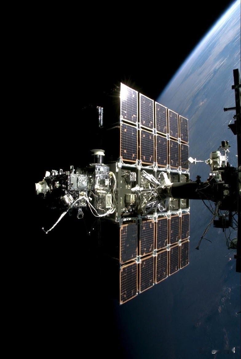 埃隆·马斯克表示，采用本地化人工智能计算的卫星，只需将计算结果从低延迟的太阳同步