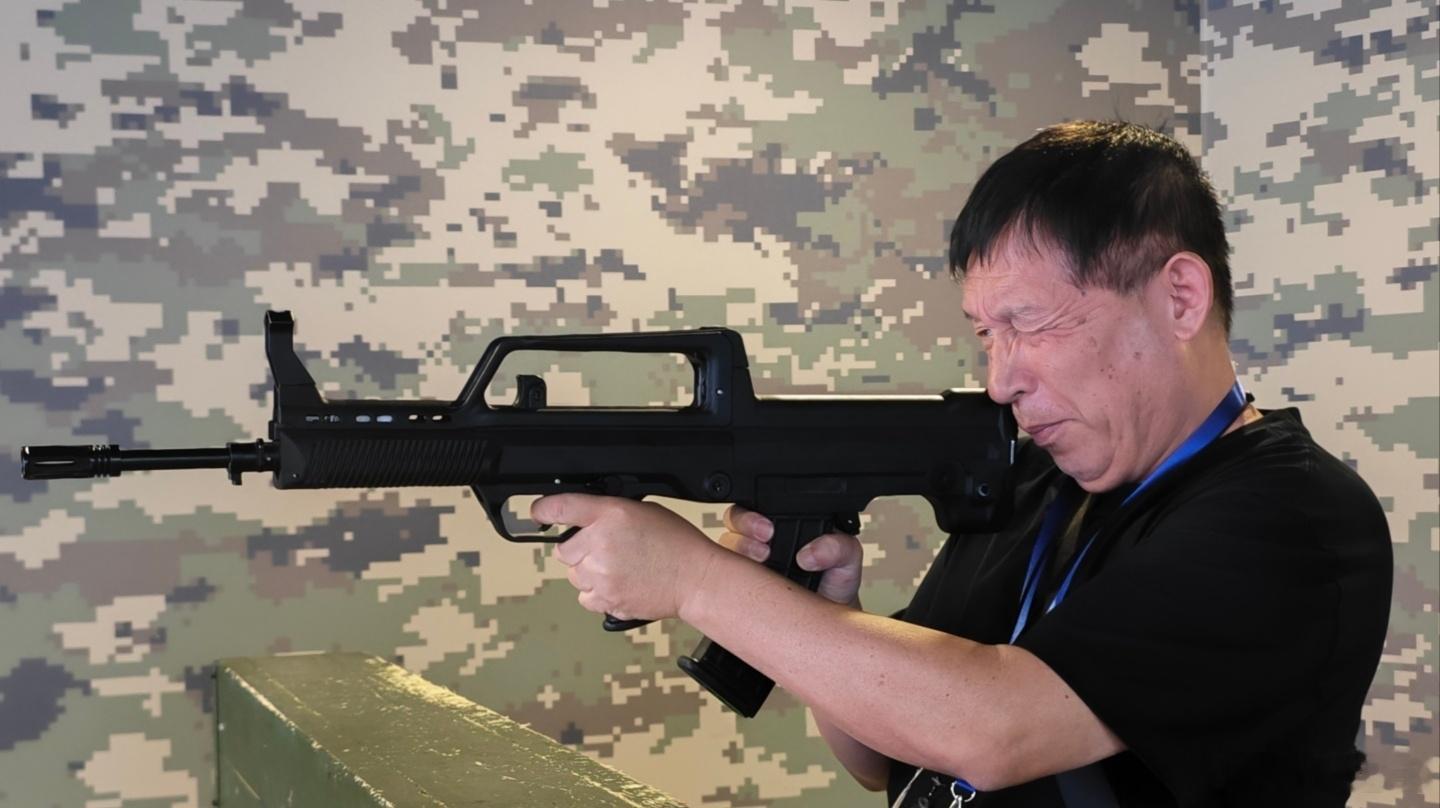 生活中，说话不考虑，等于射击不瞄准。人生在世，如同子弹出膛，对准目标才能射击。