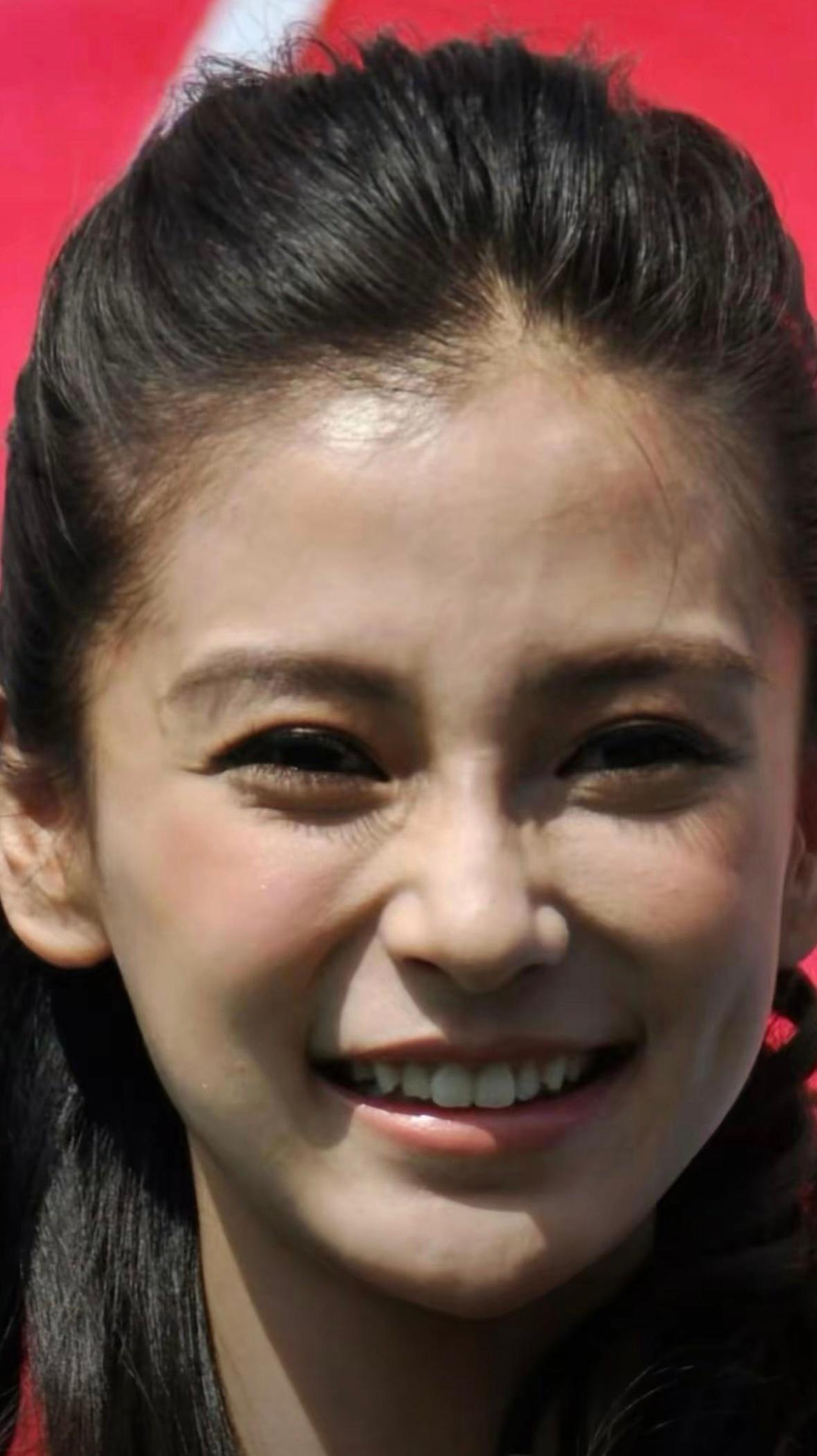 Angelababy早期怼脸生图，连鼻子上的绒毛都清晰可见。​​​