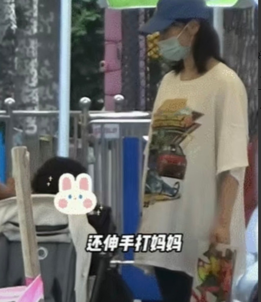 白百何带娃的场面也太真实了！她和5岁的儿子在公园玩，前一秒还好好的，下一秒孩子突