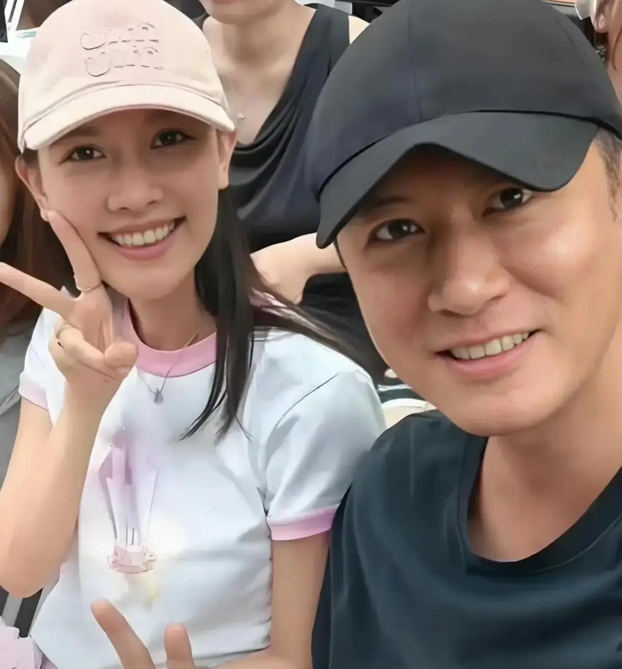 看这几天网上吵吵嚷嚷关于包贝尔包文婧的事，不禁想再聊聊任重与孙骁骁的事。李响