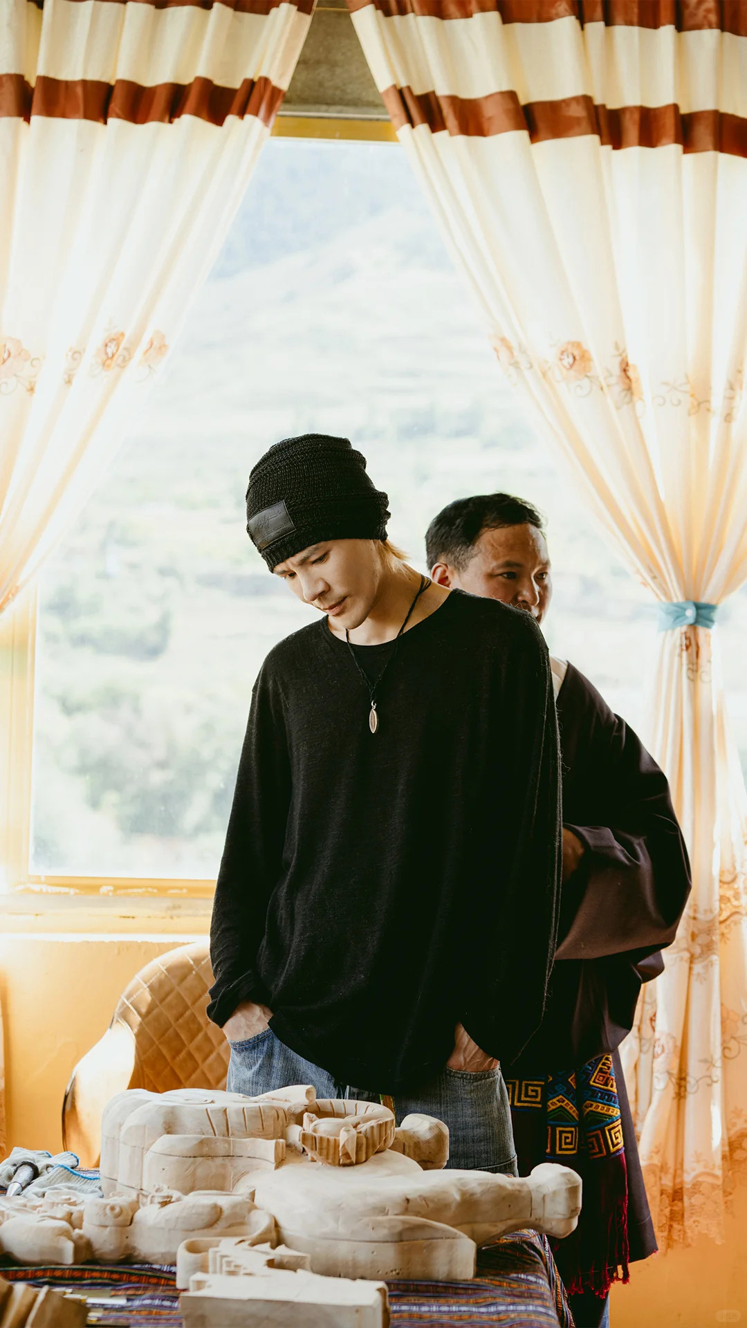 向佐换造型师了只要造型正常，向佐还是挺耐看的，可以把现在的造型师焊死在工作室了