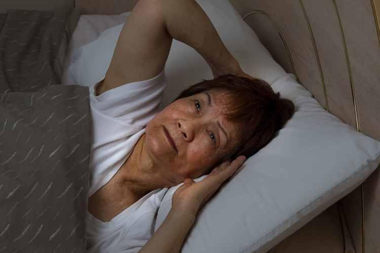 女性每日睡觉时，如果身体有这3个反应，可能身体已经患癌大部分女性觉得睡觉只要