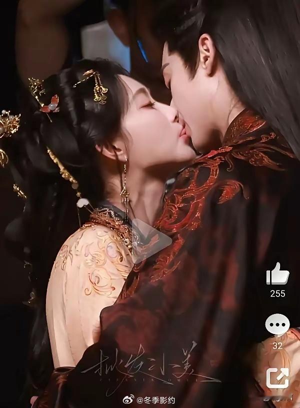 王鹤棣孟子义《将门毒后》吻戏，尺度挺大的，有人伸舌头了，两人都挺投入的。两方粉丝