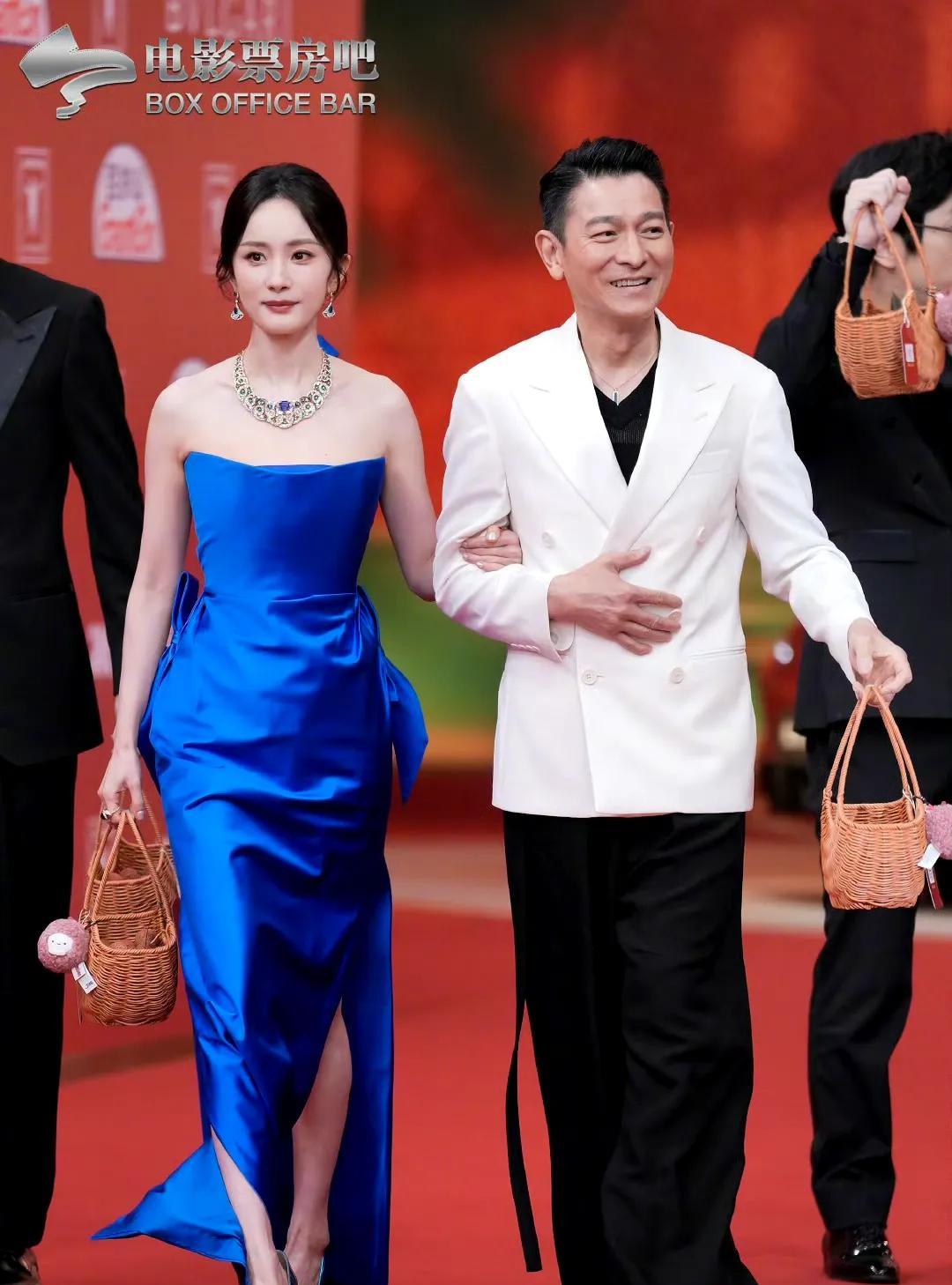 影版《长安的荔枝》出人意料的是，刘德华不仅是主演，更是投资人，所以暑期爆款是势在