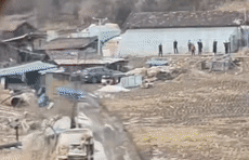 全网破防的高铁挥手：看着很暖，细想却很扎心！最近，吉林一名大四女生坐高铁返