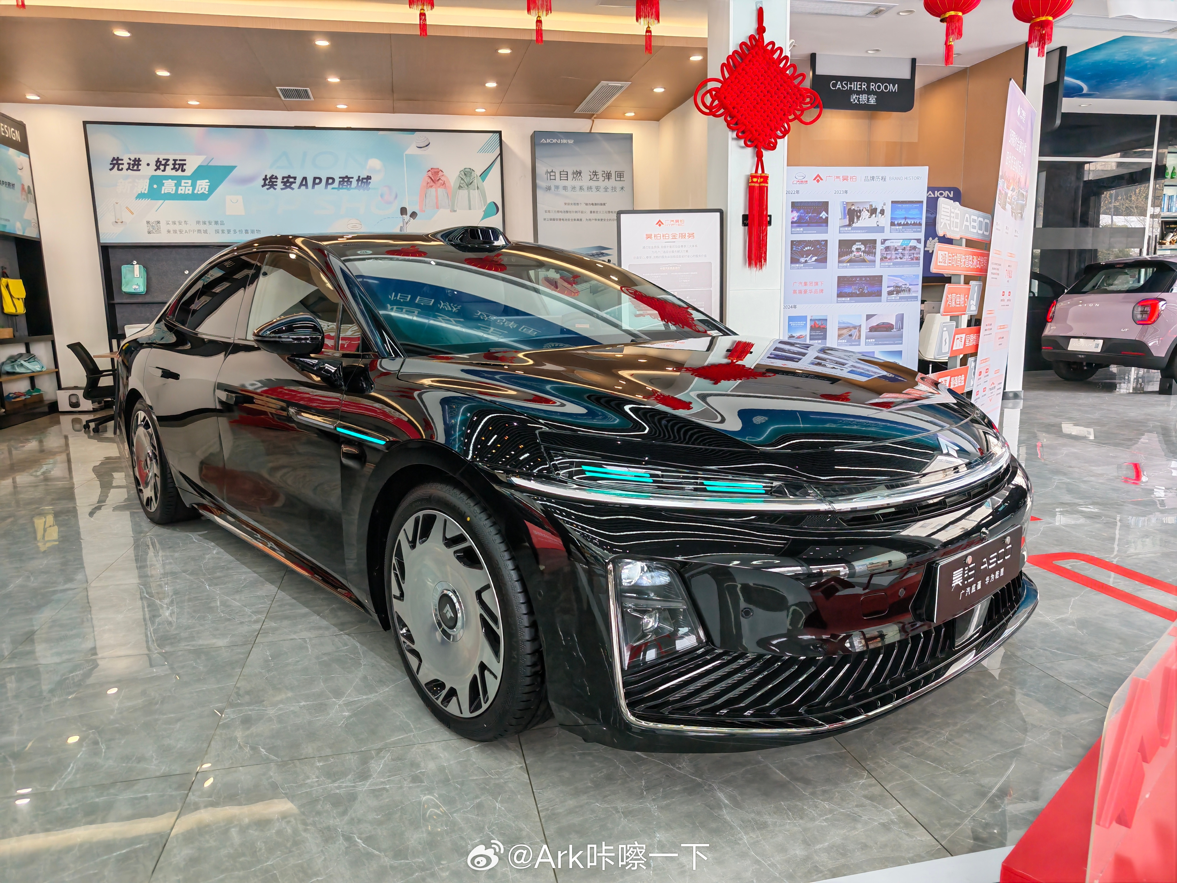 如何评价广汽昊铂A800呢？车是好车，服务跟不上。昨天合肥几家昊铂体验店，两家关