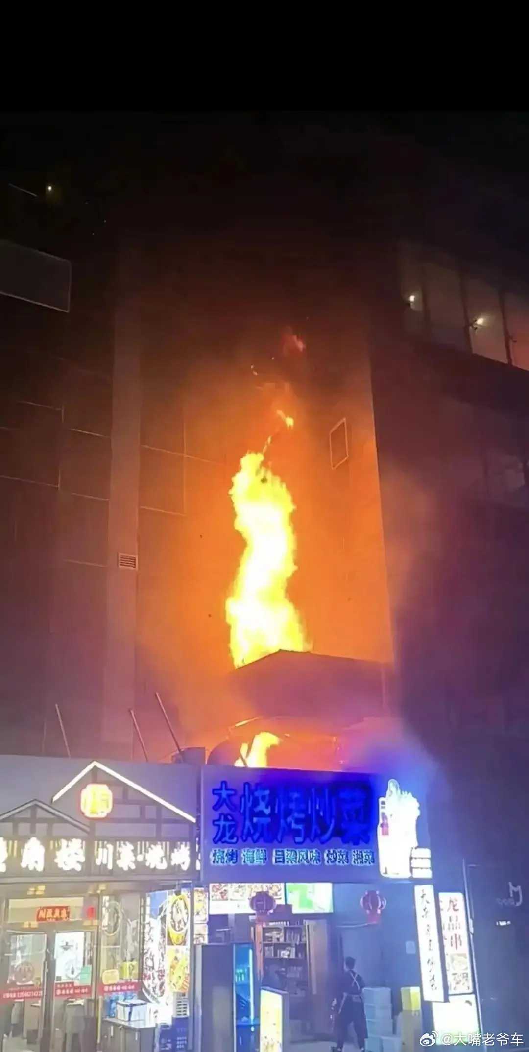 太原火灾最先起火视频曝光一个小饭馆起火，为啥如此重大伤亡？？又有人应该吃牢饭了
