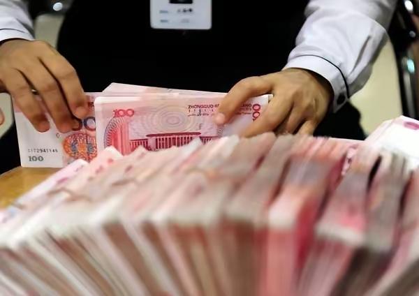 166万亿存款沉睡银行：国人有钱不敢花，从来不是吝啬！央行最新数据扎心又真
