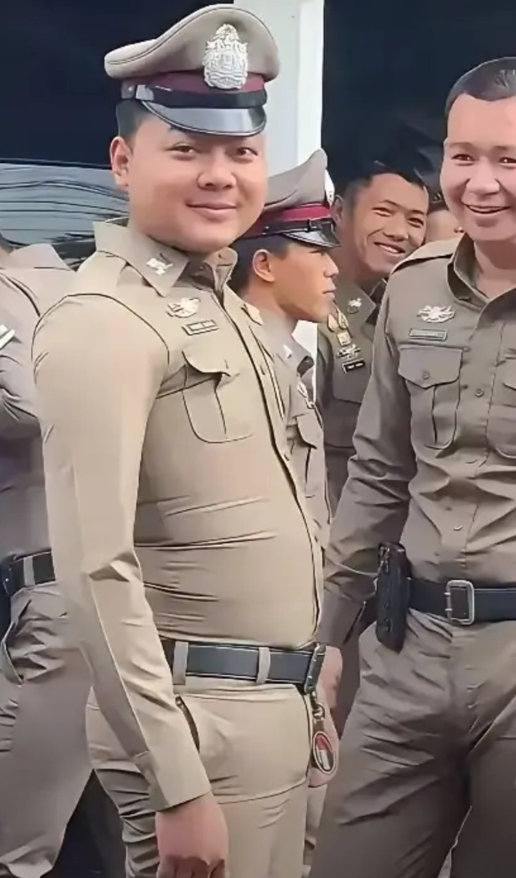 泰国警察的制服为什么这么紧身？据说有5个原因，防止贿赂，塑造形象，行动便利，审美