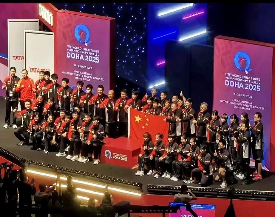 冠军站C位，领导靠边站！多哈世锦赛收官，大合照刷屏了！四位金牌得主孙颖莎