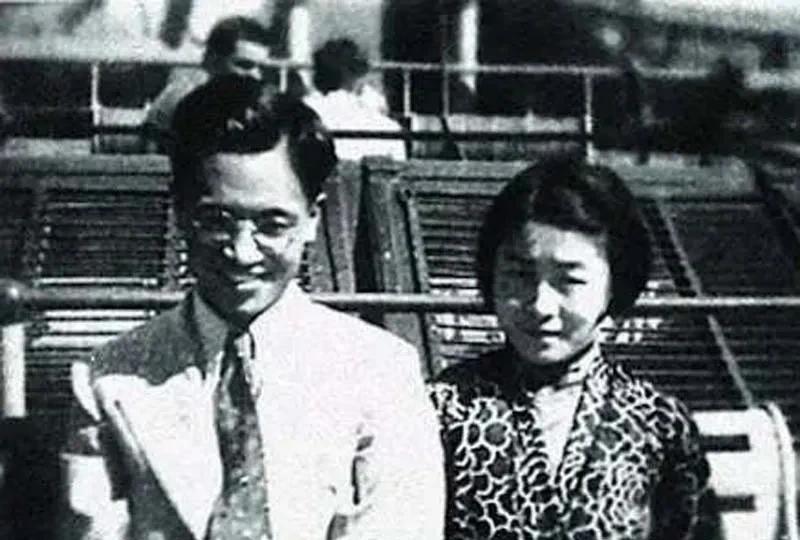 1942年，梁岱宗不顾怀着三胎的妻子沉樱，执意花3万元帮戏子赎身。沉樱得知后给丈