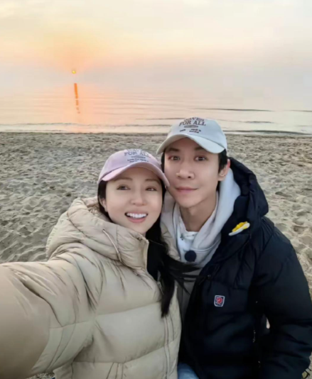 张维伊回应恶评。听说追董璇时，张维伊送了半年的早餐包子把董璇感动的，我就想跟董璇