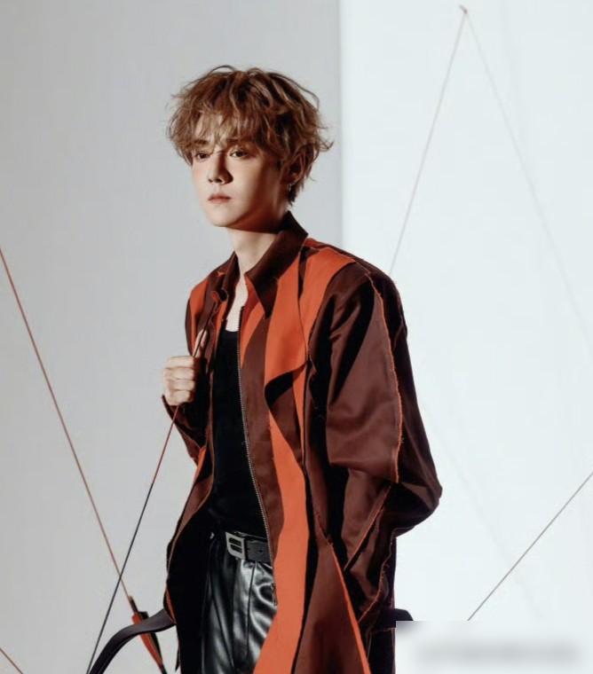 你敢信？刚被传商业资源彻底归零30天，鹿晗今天直接炸出英国百年运动品牌代言！