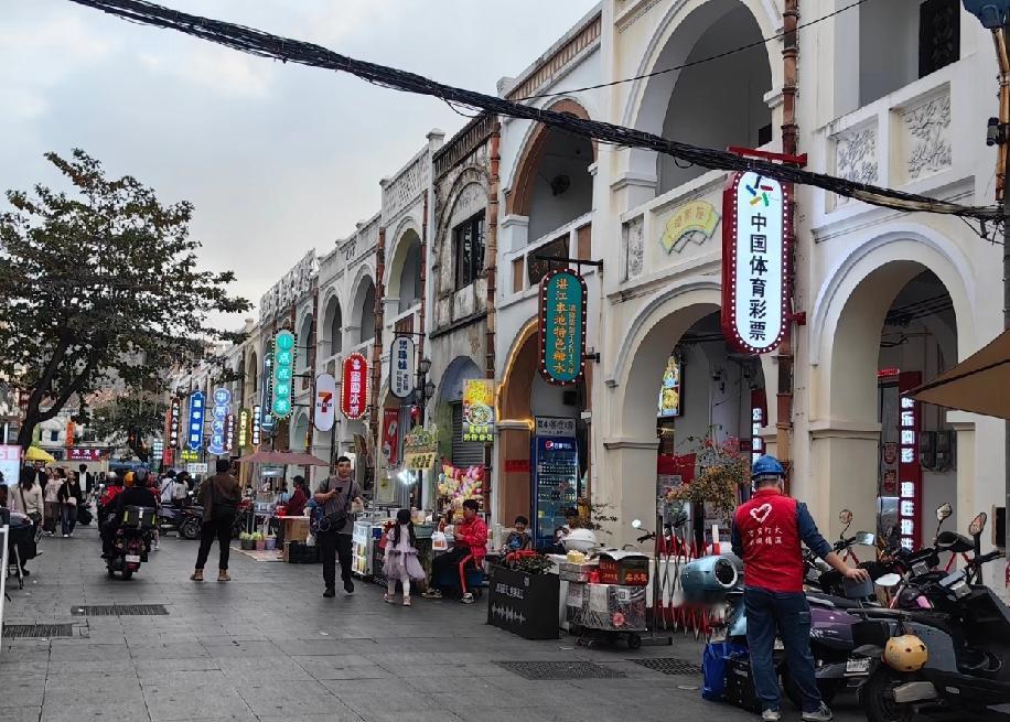 老公是湛江东海岛人，家里有宅基地，父母住老房，他一心想回村盖房，可我们刚起步没什