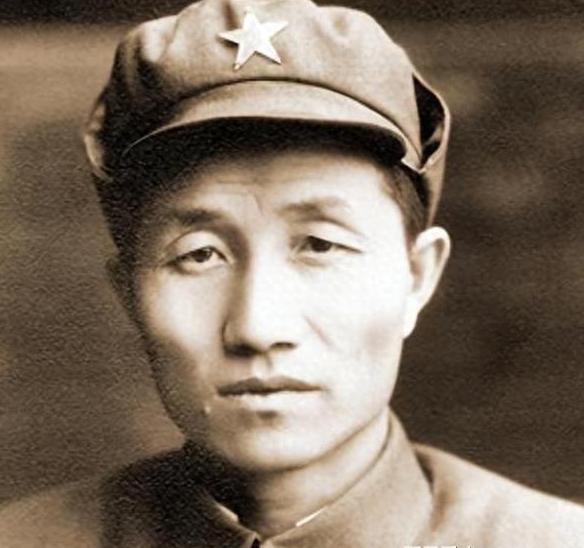 1978年，民政部部长程子华刚下班回家，就听说一位红军时期的老部下来找他，一见面