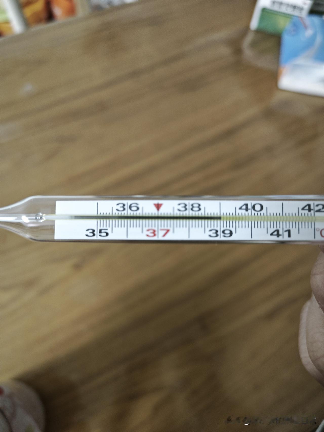 佛山家长崩了！秋假刚开娃就烧到39度，美林攥手心不敢松佛山刚放秋假，病毒直