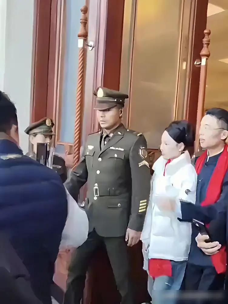 请这样的人讲道德经，真是令人笑掉大牙看看这飘的[捂脸哭]