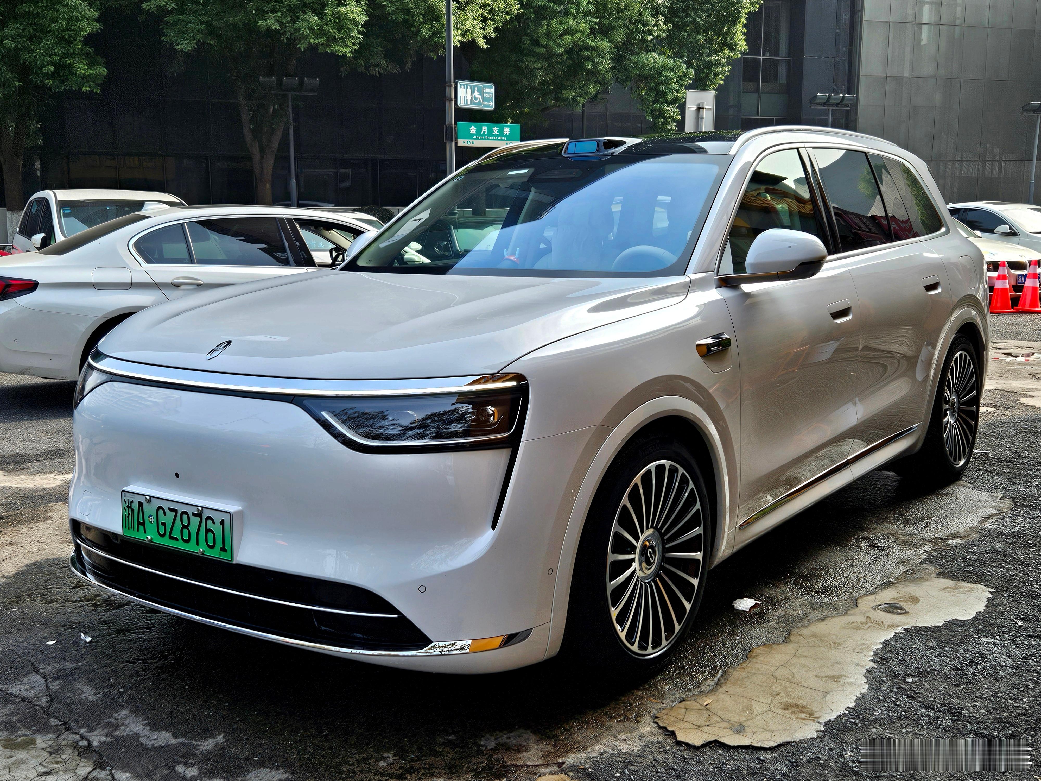 人生建议不要轻易洗车因为每一次洗完都会获得一辆新车