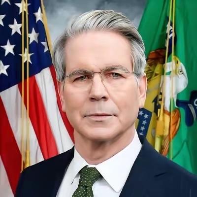 真的越品越觉得，美国财长贝森特这几句祝贺，根本不是简单的外交客套，而是把美国的亚