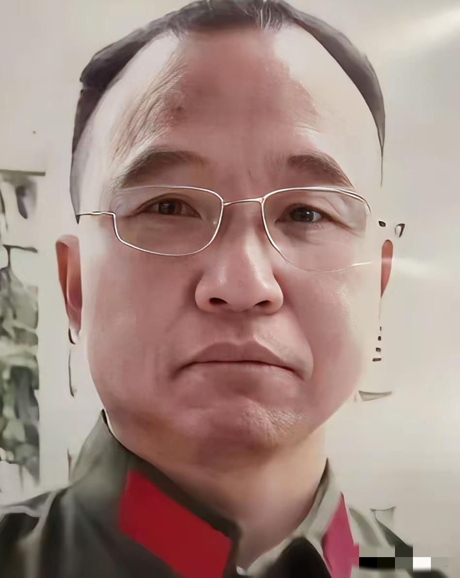 1984年，战士李陶雄中弹牺牲，送葬途中遗体竟两次从车上跌落，护士郑英察觉异样，