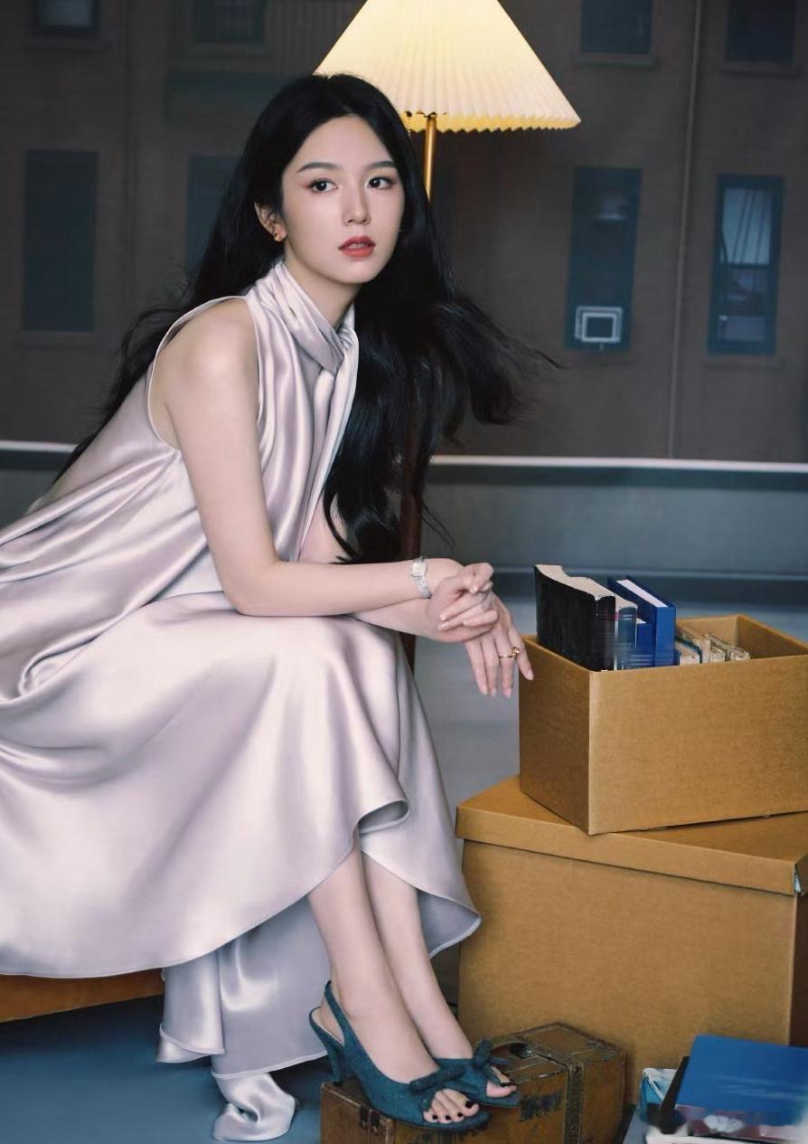 1.周也算是小花里没什么事业心的那一类，她的所有资源都是公司捧着送给她的，这也导