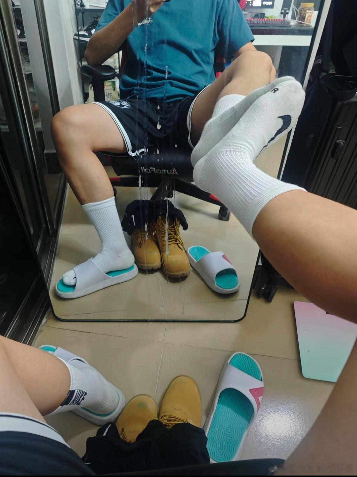 镜子有点脏了