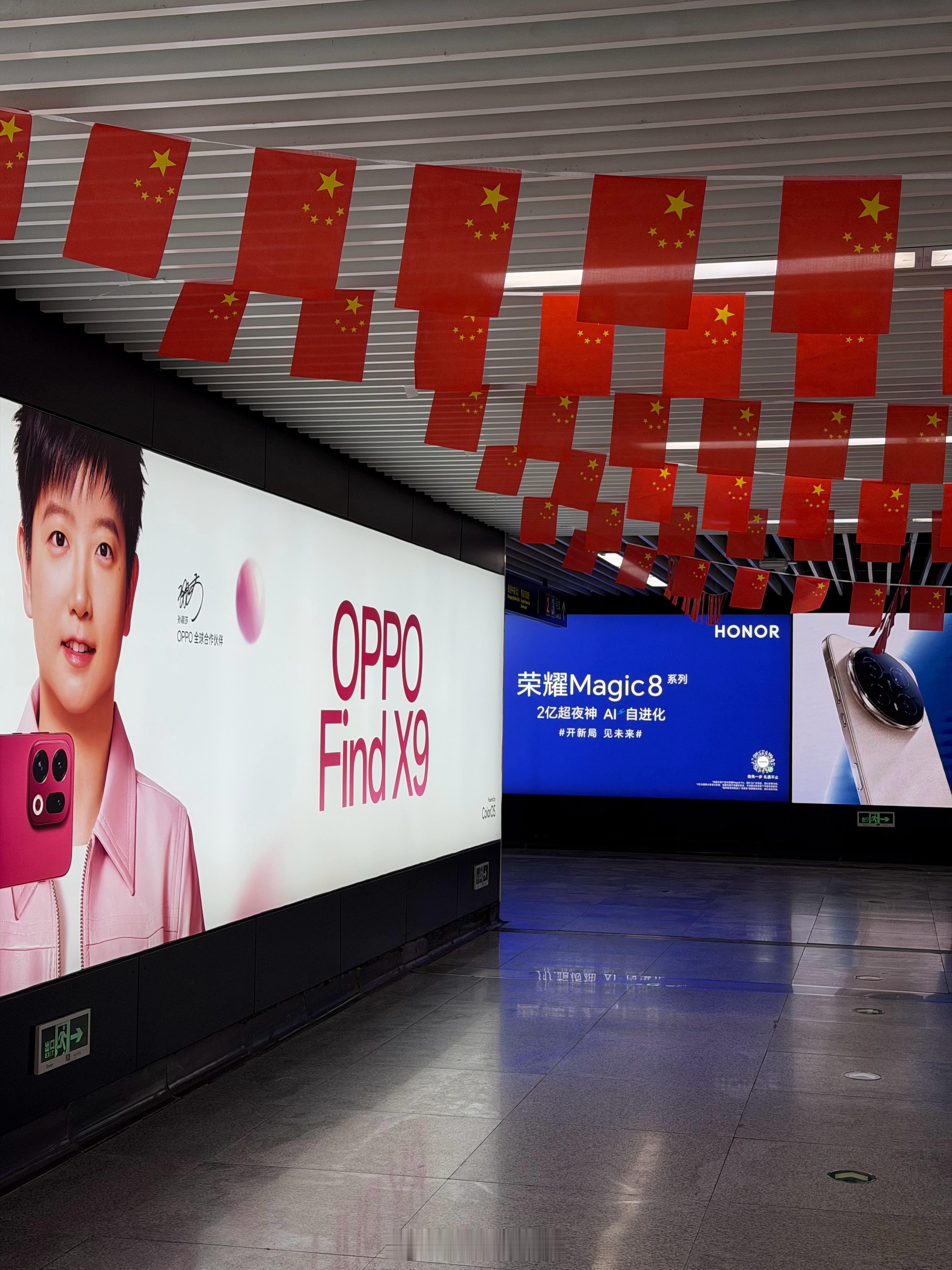 今年好几家手机厂商都在卷2亿像素前几天发布的vivoX300Pro是蔡司2亿