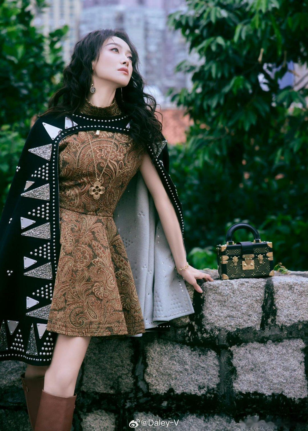 宋茜lv大秀造型🈶，宋茜把这套lv穿得真好看，时髦精本精