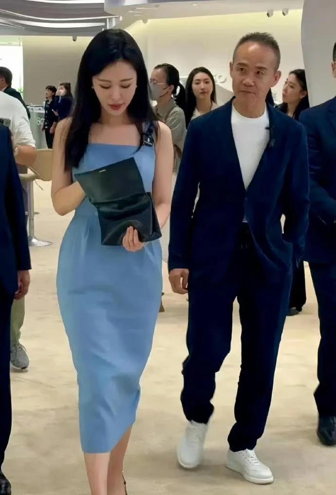 身体反应最真实啦。我就老觉得老王走路总比他老婆慢那么一点儿，毕竟田朴珺才44岁，