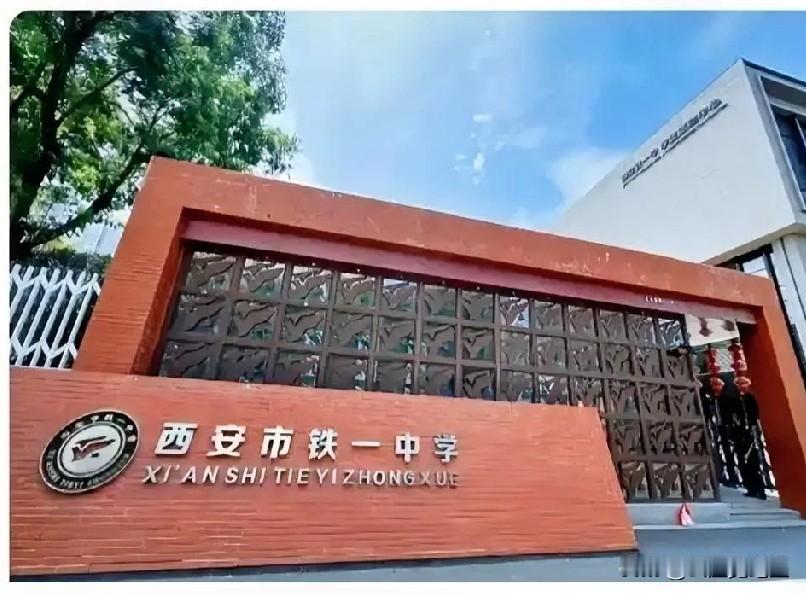 西安那个投诉老师的家长，现在傻眼了！前脚趾高气扬的看着老师低头道歉有多爽，现在看