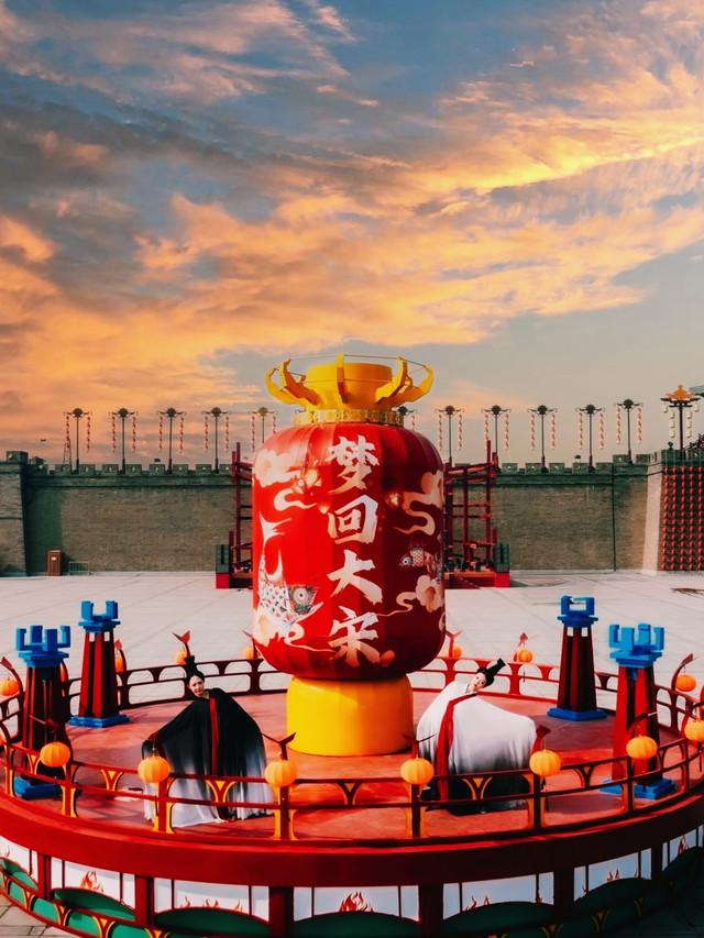 山东泰安游，大宋不夜城打卡攻略！泰安大宋不夜城美景和美食推荐：1、百米水浒