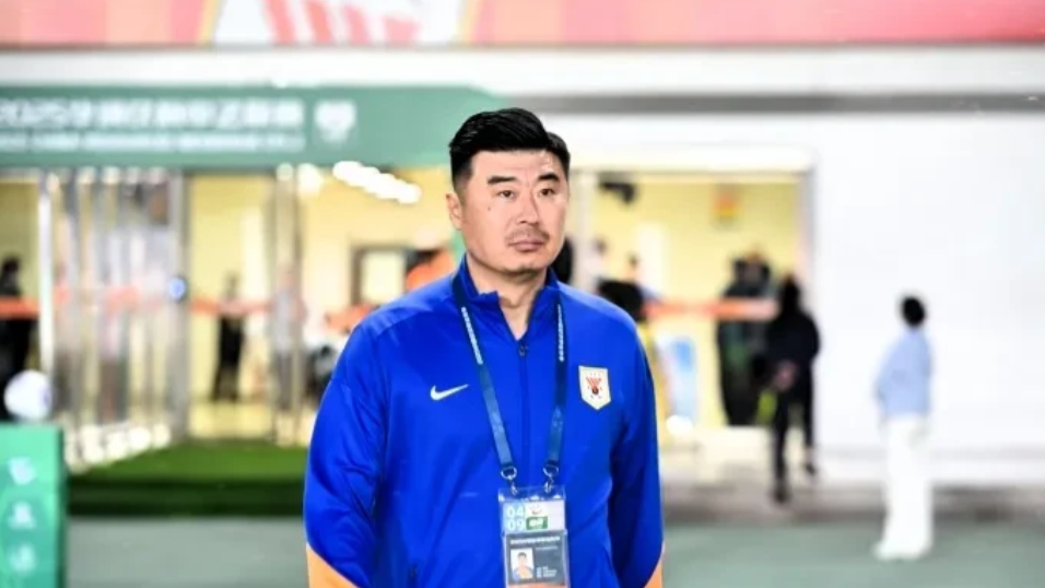 九哥韩鹏正式成为泰山队代理主教练！今天带领球队进行恢复性训练！希望韩鹏能和邓卓翔