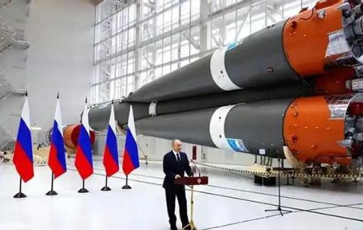 北约敢不敢灭了俄罗斯？这问题搁十年前问，答案可能是“借他俩胆”，但现在得把“可能